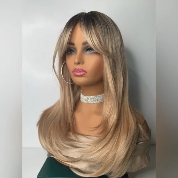 NEW! Blonde medium length   Wig  with Curtain  bangs - Picture 4 of 10